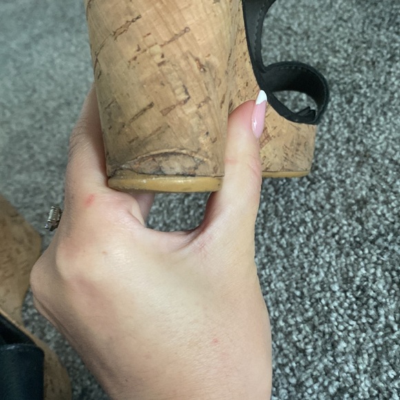 Stuart Weizman- open toe Wedges- size 8- black leather- cork heel - Picture 4 of 7